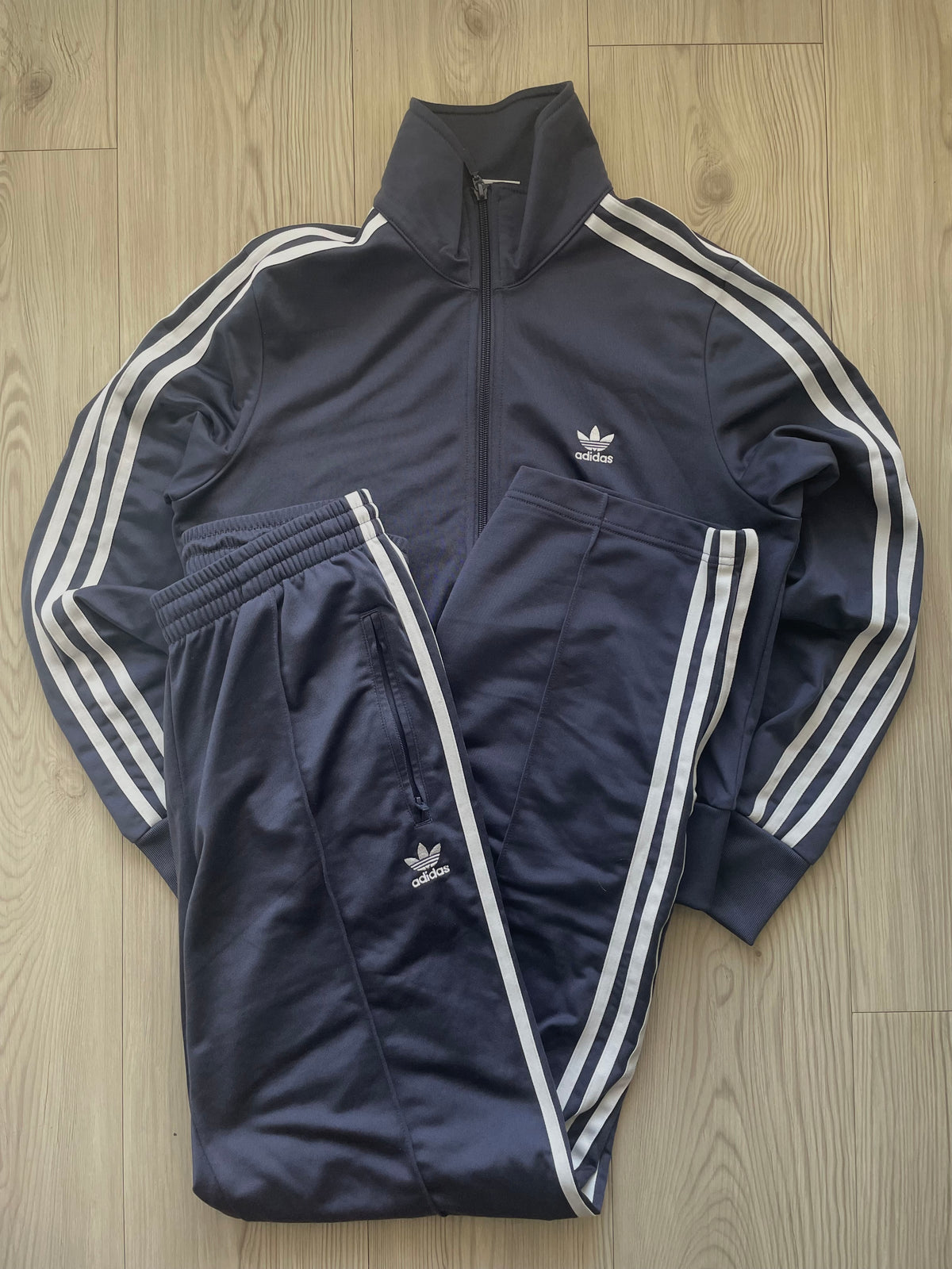 Adidas firebird Tracksuit (M)