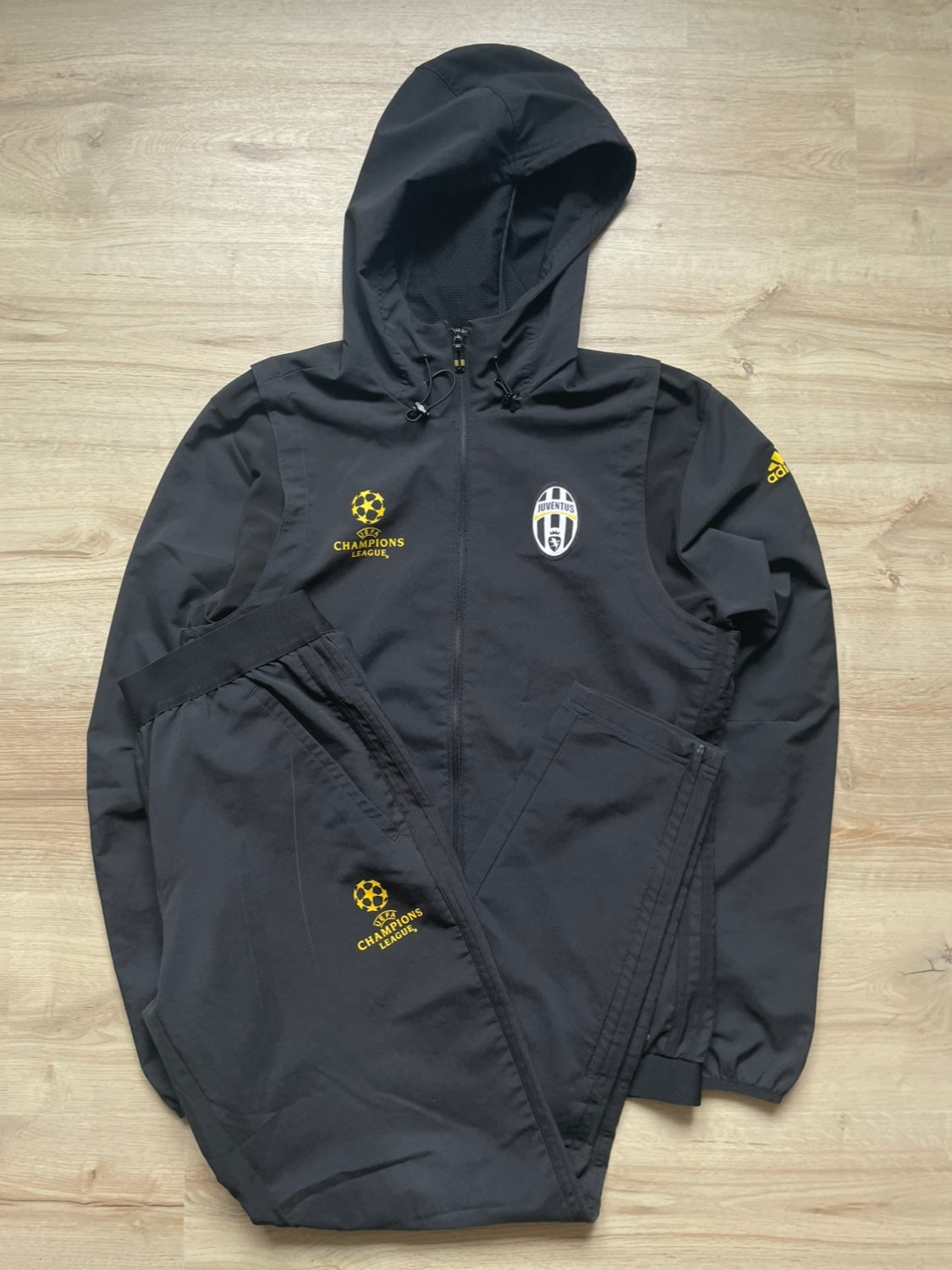 Juventus Tracksuit (S)